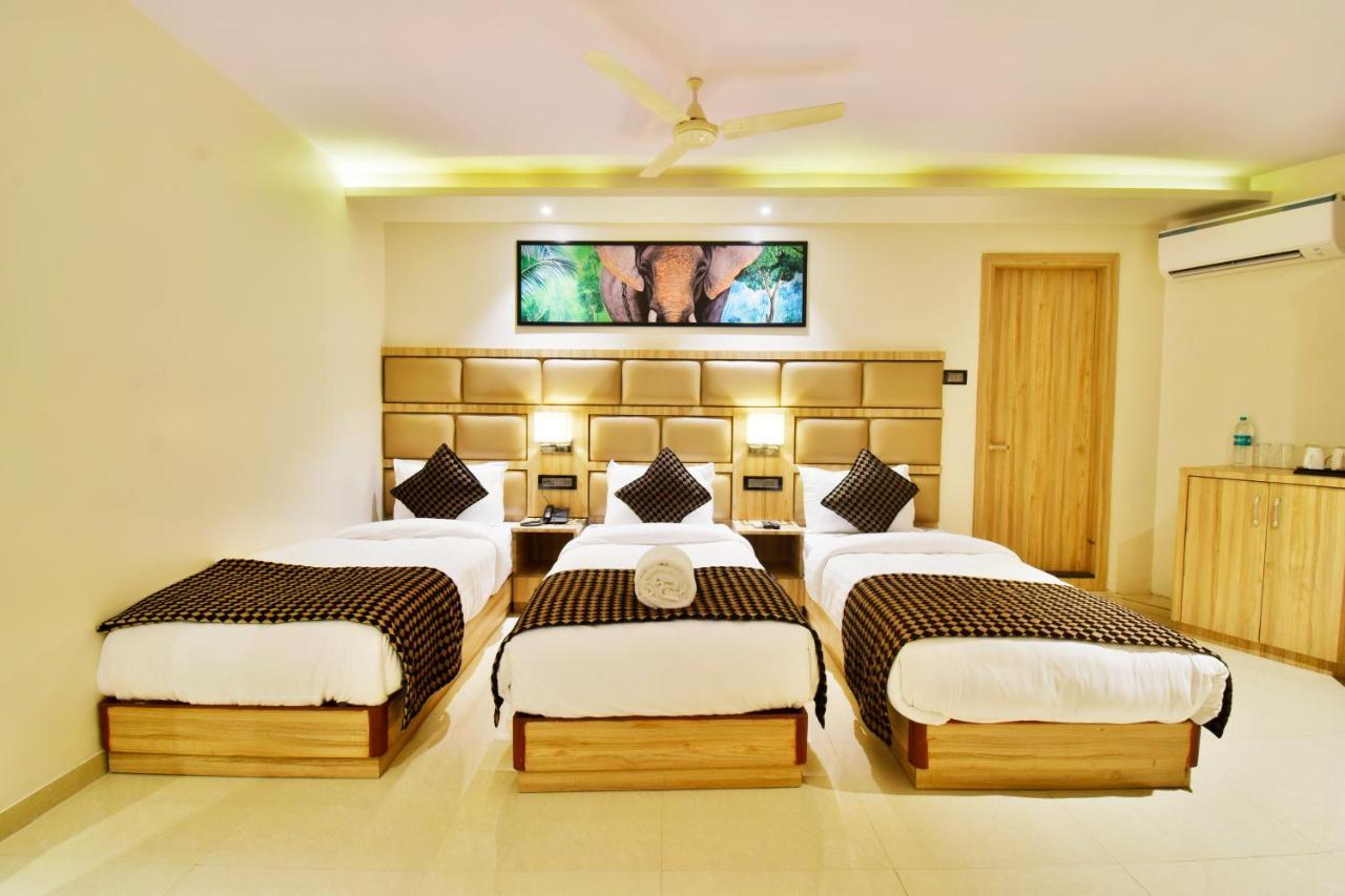 Aura One Hotel Kochi Exterior foto
