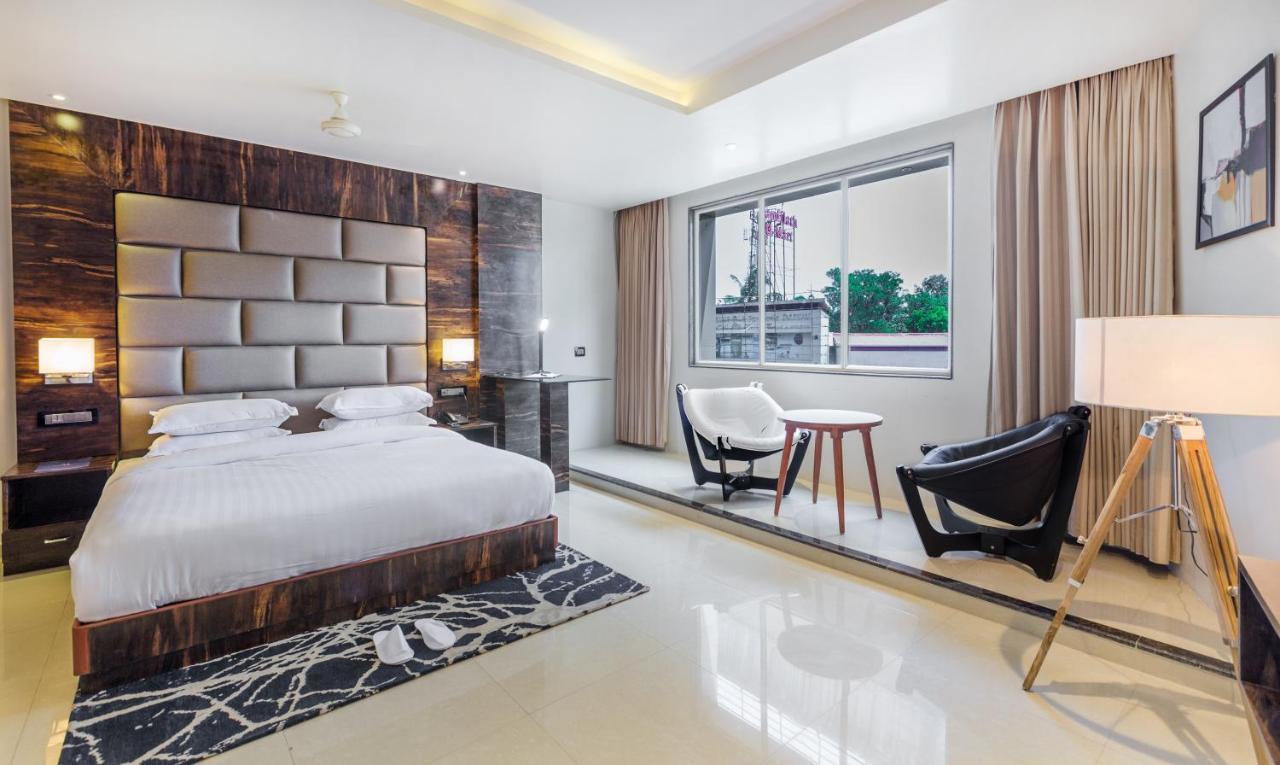 Aura One Hotel Kochi Exterior foto